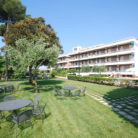 Hotel River Palace Terracina Esterno foto