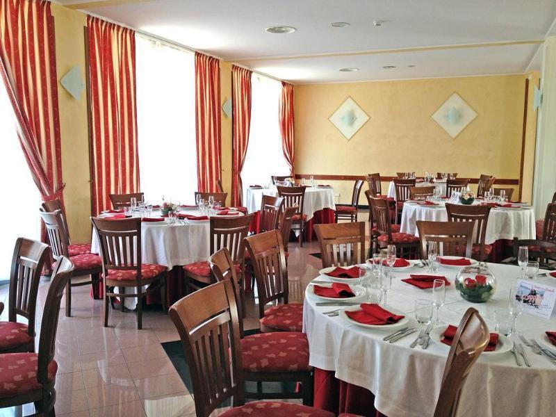 Hotel River Palace Terracina Esterno foto