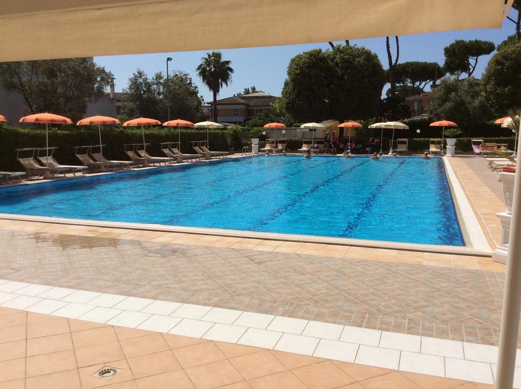 Hotel River Palace Terracina Esterno foto