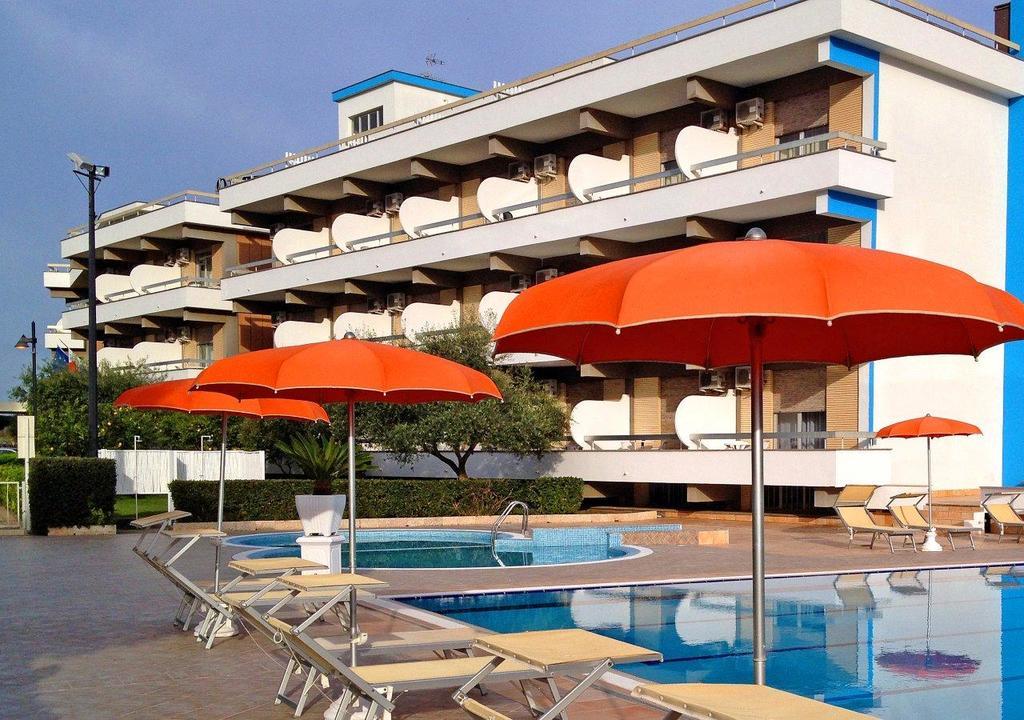 Hotel River Palace Terracina Esterno foto