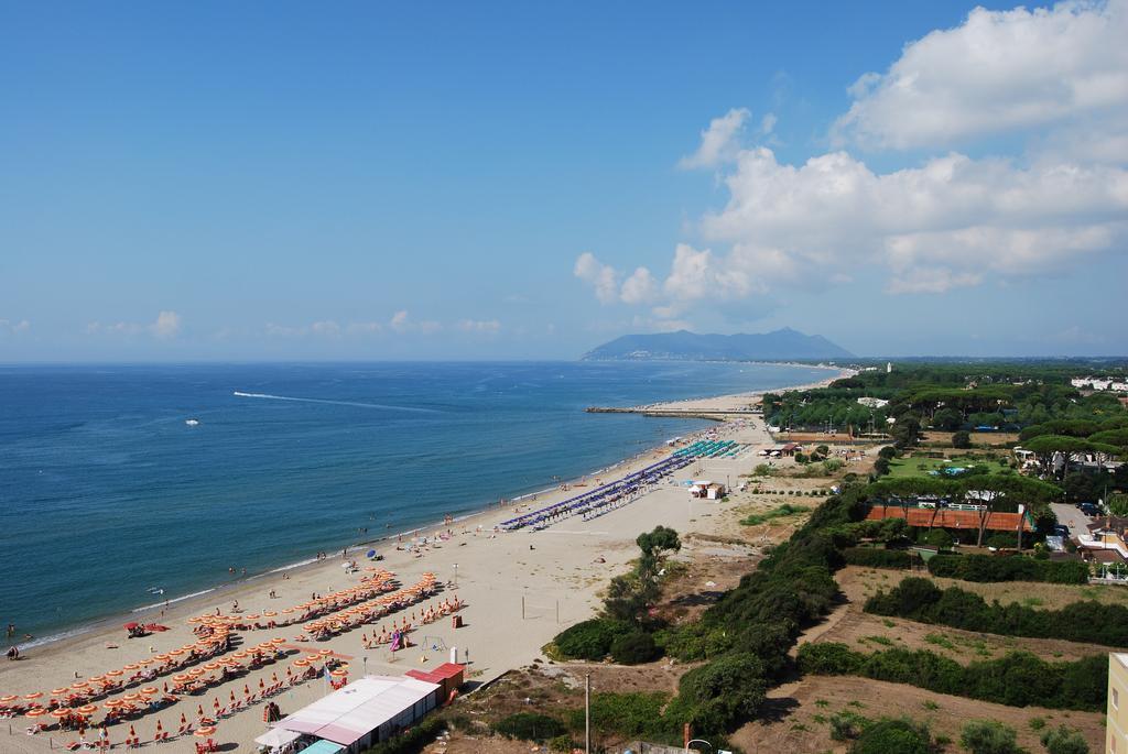 Hotel River Palace Terracina Esterno foto