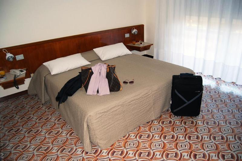 Hotel River Palace Terracina Esterno foto